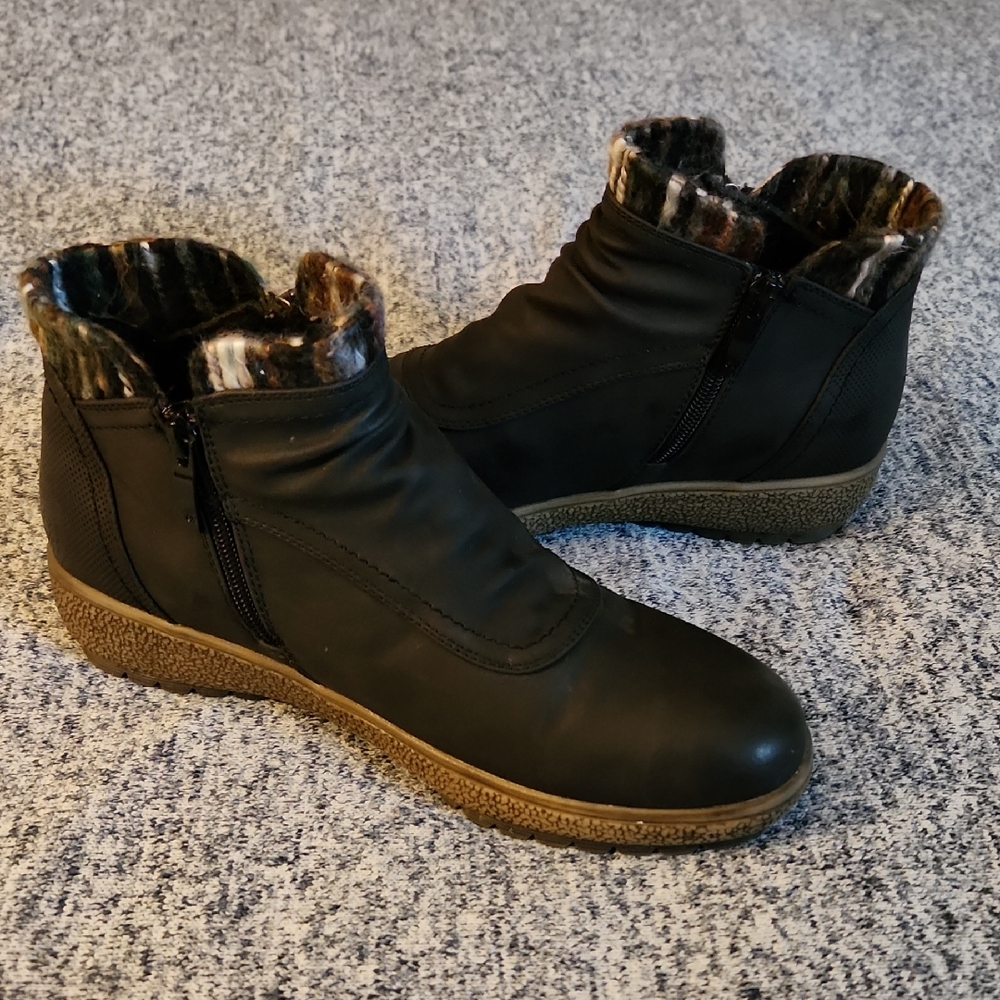 Women's Brown Ankle Boots with Faux Fur Size 9